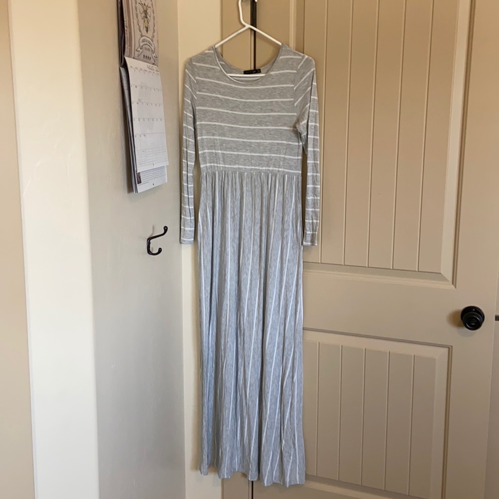 Long sleeved maxi dress with pockets